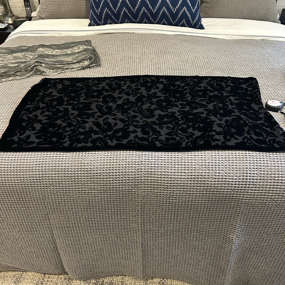 Black Floral Velvet Wrap for an Elegant Evening Dress - Picture 2 of 3